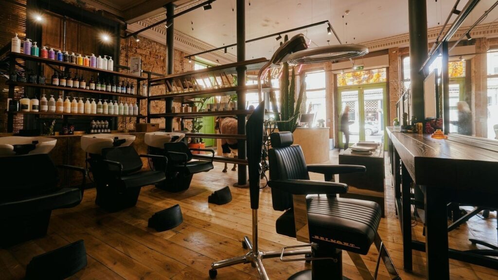 Salon Chair Central Glasgow Qualified Applicants Only