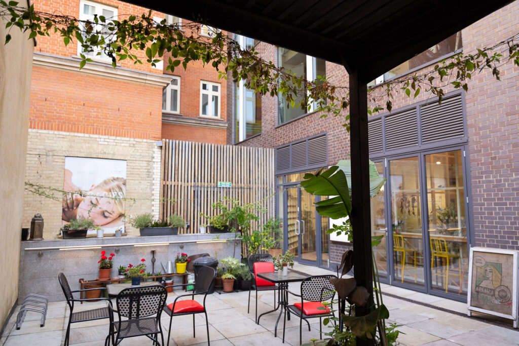 Therapy Massage Beauty Aesthetic Private rooms to rent in Monument EC3R 8DU – Marketing included