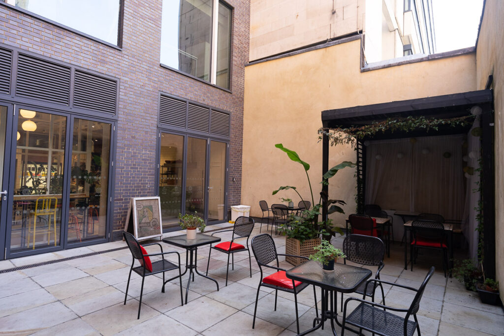 Therapy Massage Beauty Aesthetic Private rooms to rent in Monument EC3R 8DU – Marketing included