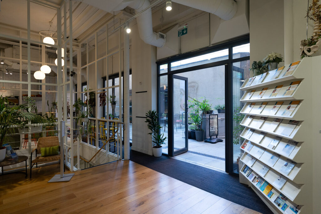Therapy Massage Beauty Aesthetic Private rooms to rent in Monument EC3R 8DU – Marketing included