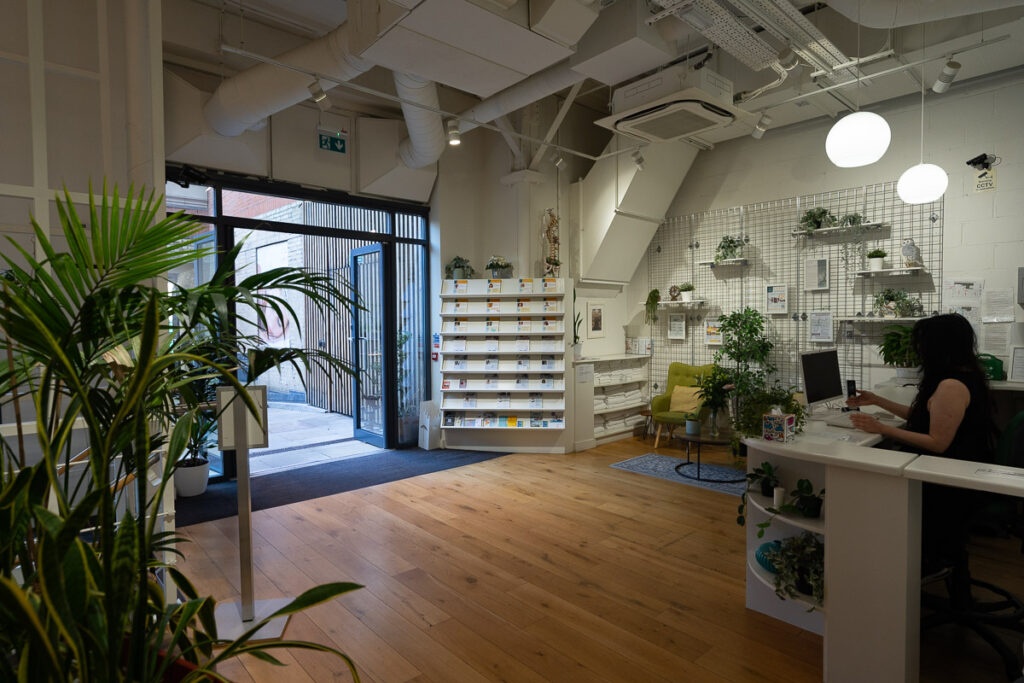 Therapy Massage Beauty Aesthetic Private rooms to rent in Monument EC3R 8DU – Marketing included
