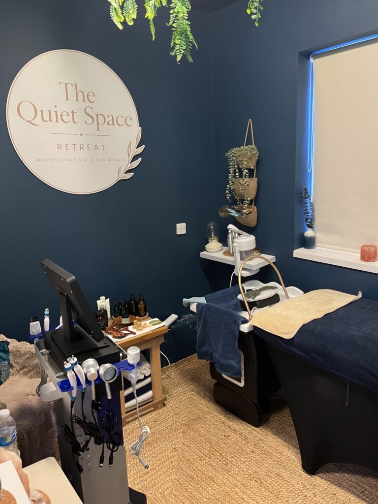 Beauty room for rent