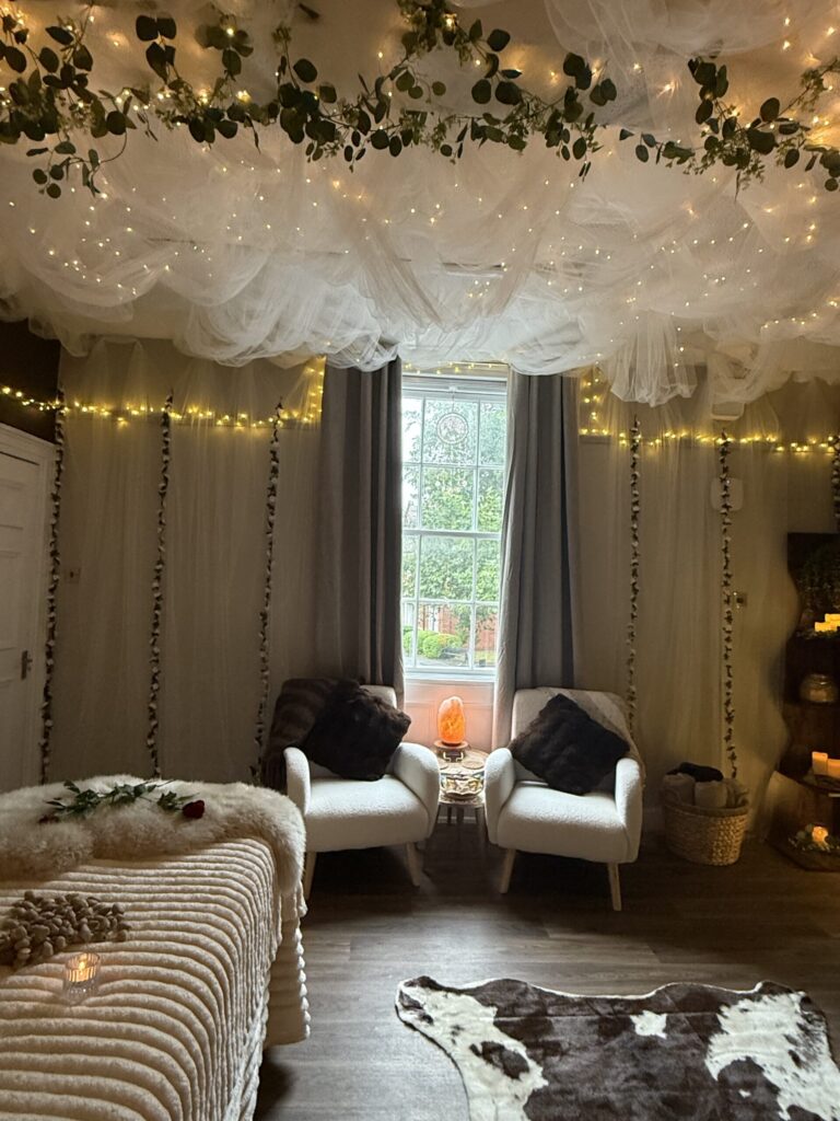 Beauty/massage room to let Tamworth centre ✨