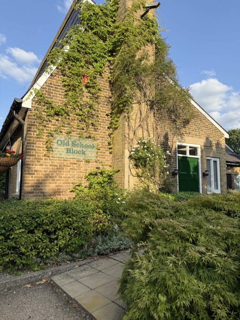 Private Beauty Room to Rent in Upshire, Waltham Abbey – Free Parking
